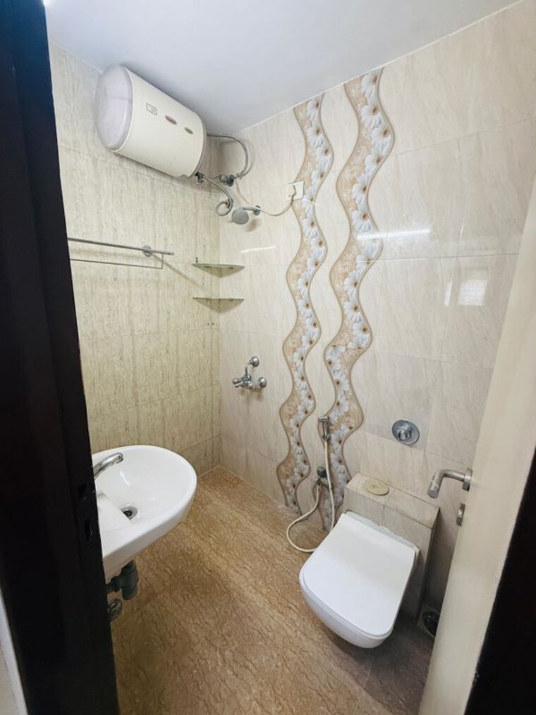 Bathroom, somaiya-house 2 Bedroom 540 Sq.Ft. Apartment In Vile Parle East Mumbai 10305371