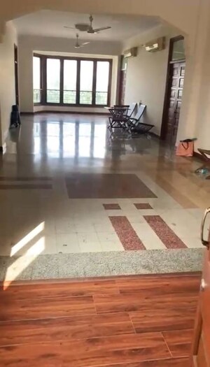 Staircase in 4 BHK Apartment at Sunita Apartment Cuffe Parade, Cuffe Parade – for Sale
