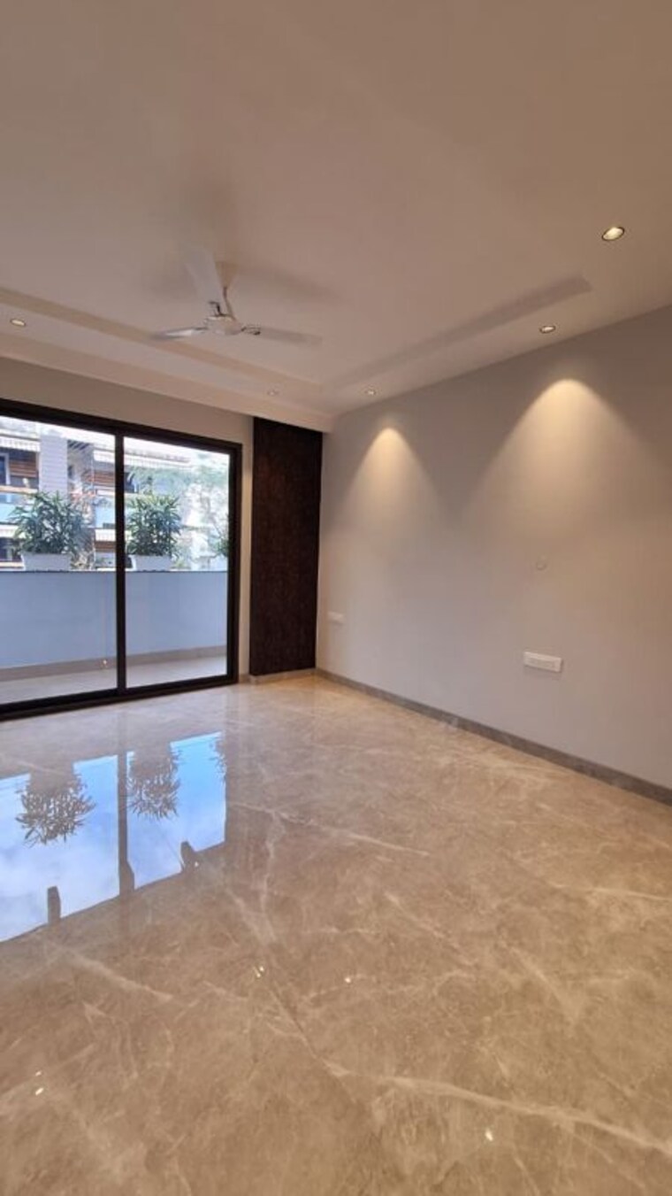 Room, sushant lok i 4 Bedroom 300 Sq.Yd. Builder Floor In Sushant Lok I Gurgaon 10310680