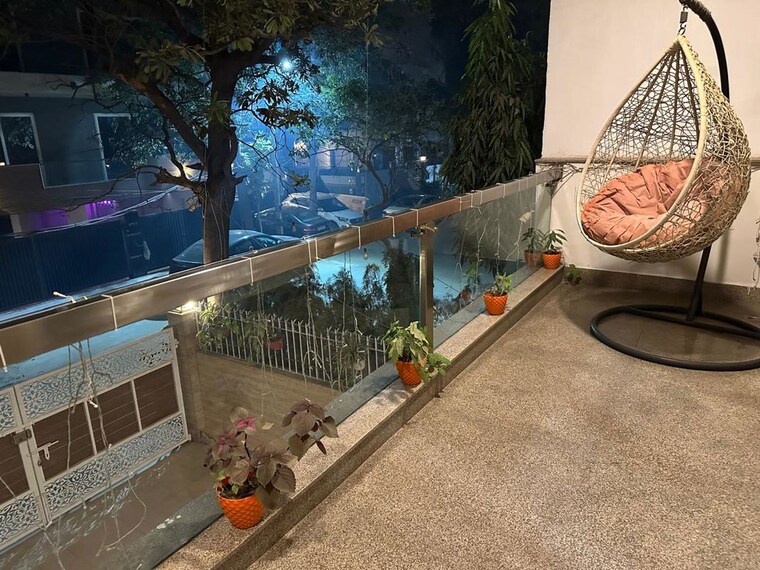 Balcony, dlf-city-phase-iv 6 Bedroom 450 Sq.Yd. Builder Floor In Dlf Phase iv Gurgaon 10310740
