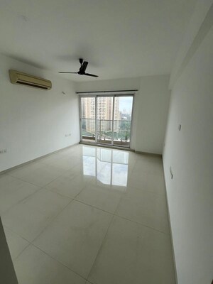 Room in 3 BHK Apartment at Kalpataru Immensa B, Kolshet Road – for Rent