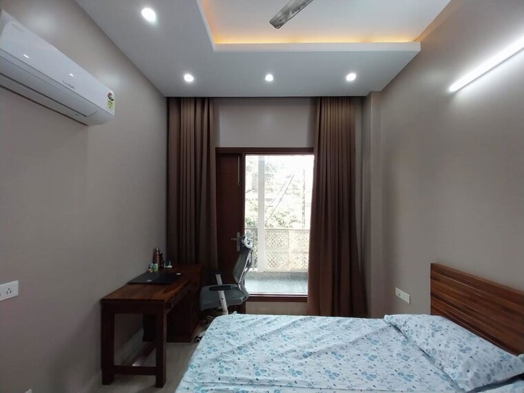 Bedroom, sushant lok i 3 Bedroom 215 Sq.Yd. Builder Floor In Sushant Lok I Gurgaon 10310814
