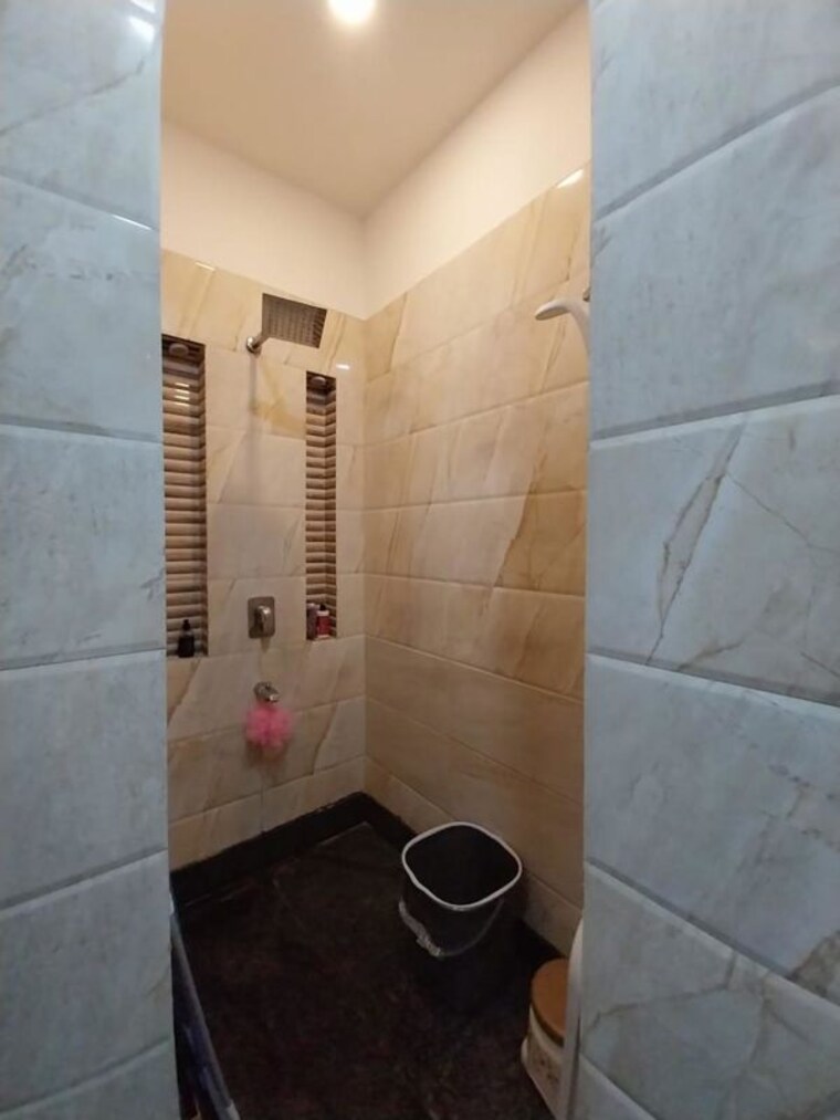 Bathroom, sushant lok i 3 Bedroom 215 Sq.Yd. Builder Floor In Sushant Lok I Gurgaon 10310814