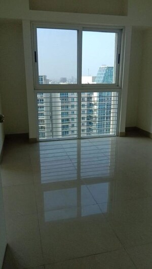Room in 4 BHK Apartment at Amanora Aspire Towerss, Hadapsar – for Rent