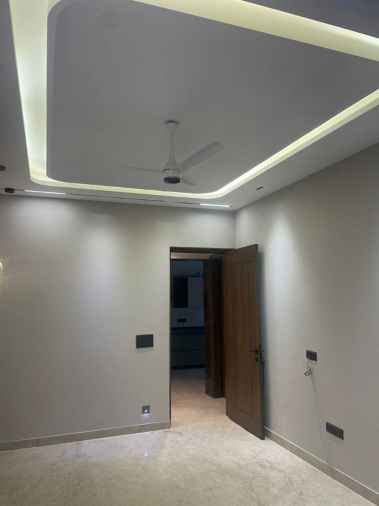 Room, defence colony 3.5 Bedroom 2700 Sq.Ft. Apartment In Defence Colony Delhi 10310860