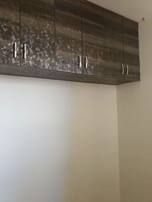 Room in 2 BHK Apartment at Himalaya Pride, Tech Zone 4 Greater Noida – for Rent