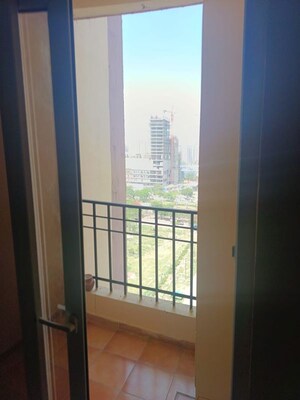 Room in 2 BHK Apartment at Himalaya Pride, Tech Zone 4 Greater Noida – for Rent