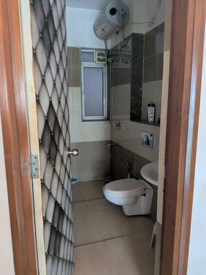 Bathroom in 4 BHK Apartment at Amanora Aspire Towerss, Hadapsar – for Rent