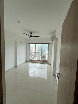 Room in 3 BHK Apartment at Kalpataru Immensa B, Kolshet Road – for Rent
