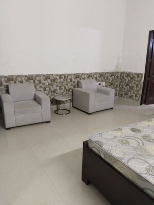 Team Area in 1 BHK Builder Floor at RWA Apartments Sector 40, Sector 40 – for Rent