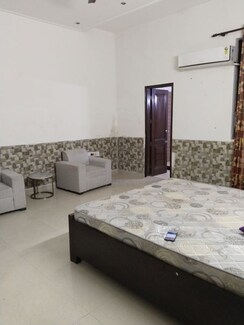 1 BHK Builder Floor For Rent in RWA Apartments Sector 40