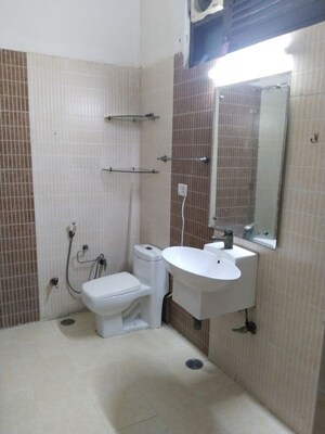 Bathroom in 1 BHK Builder Floor at RWA Apartments Sector 40, Sector 40 – for Rent