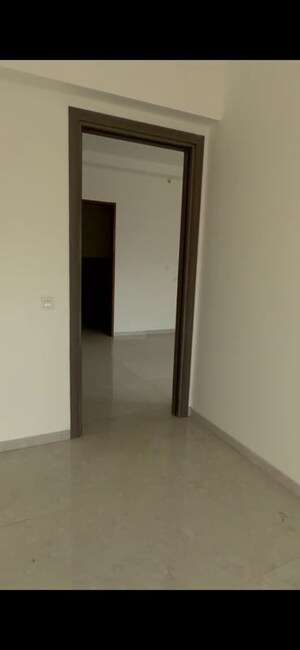 Room in 3 BHK Apartment at Arihant One, Sector 1 Greater Noida – for Sale