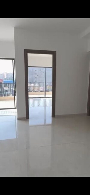Room in 3 BHK Apartment at Arihant One, Sector 1 Greater Noida – for Sale