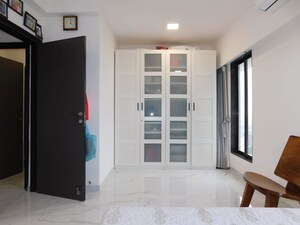 Bedroom in 3.5 BHK Apartment at Shubham Trident, Chembur – for Rent