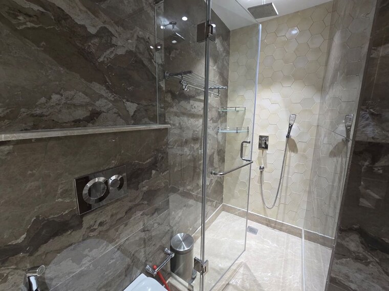 Bathroom, safdarjung enclave 4 Bedroom 4000 Sq.Ft. Apartment In Safdarjung Enclave Delhi 10310915