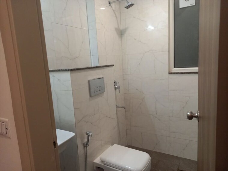Bathroom, south city 1 Studio 500 Sq.Ft. Builder Floor In South City 1 Gurgaon 10310955