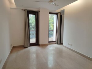 Room in 4 BHK Apartment at Vasant Vihar – for Rent