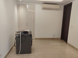 Room in 4 BHK Apartment at Vasant Vihar – for Rent
