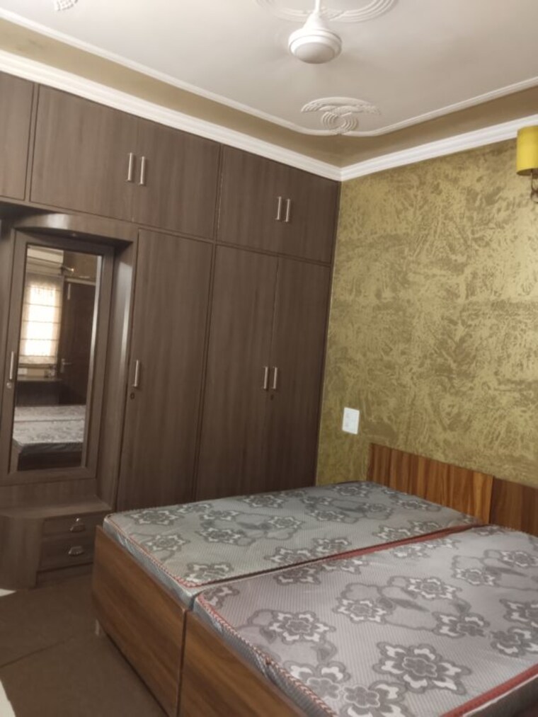 Bedroom, sarita vihar 3 Bedroom 1850 Sq.Ft. Builder Floor In Sarita Vihar Delhi 10310993