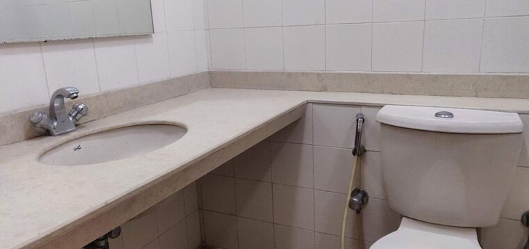 Bathroom, ashok-towers 2 Bedroom 950 Sq.Ft. Apartment In Parel Mumbai 10283875