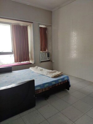 Bedroom in 2 BHK Apartment at Juhu – for Rent