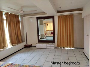 Bedroom in 2 BHK Apartment at Juhu – for Rent