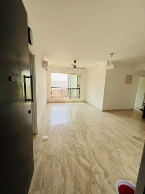 Room in 2 BHK Apartment at Hiranandani Astra, Ghodbunder Road – for Rent