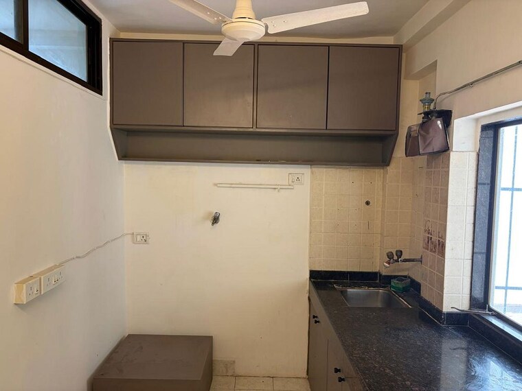 Kitchen, bandra west 2 Bedroom 700 Sq.Ft. Apartment In Bandra West Mumbai 10311045