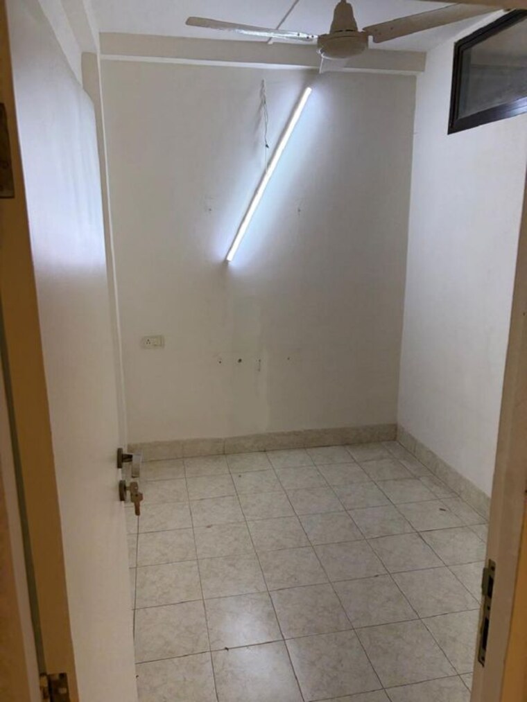 Room, bandra west 2 Bedroom 700 Sq.Ft. Apartment In Bandra West Mumbai 10311045