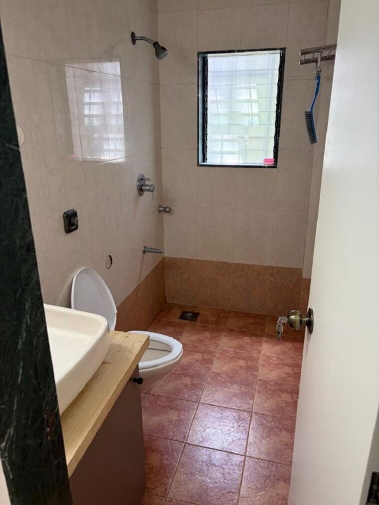 Bathroom, bandra west 2 Bedroom 700 Sq.Ft. Apartment In Bandra West Mumbai 10311045