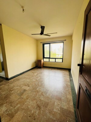 Room in 1 BHK Apartment at Hiranandani Estate Park Plaza A, Ghodbunder Road – for Sale