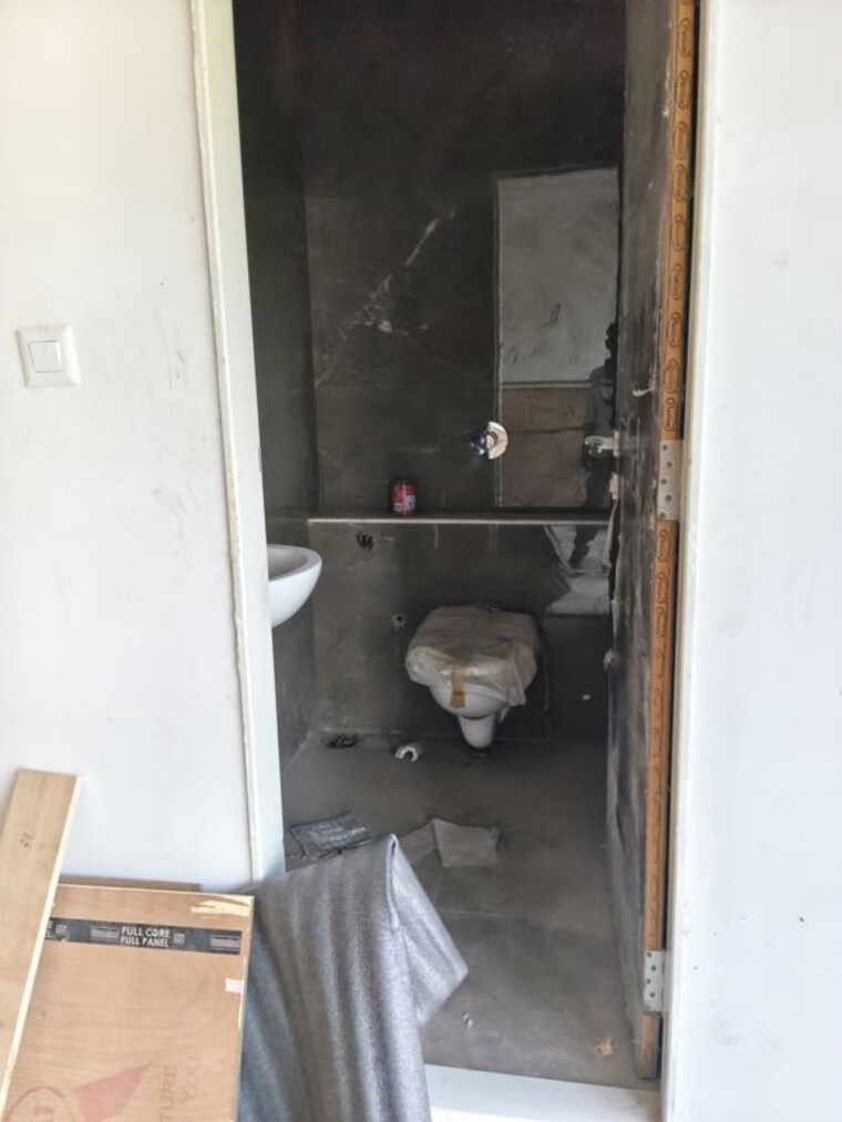 Bathroom, naupada Commercial Office Space 260 Sq.Ft. In Naupada Thane 10311037