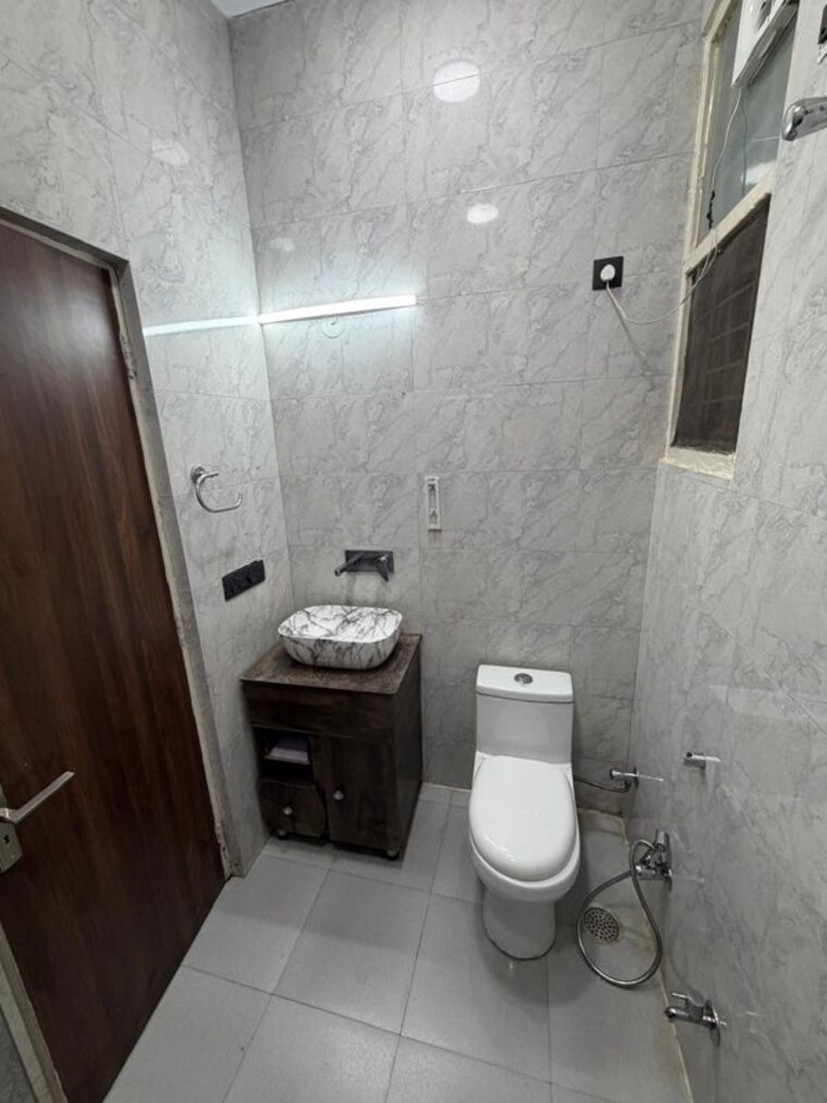 Bathroom, sushant lok iii 3 Bedroom 1500 Sq.Ft. Builder Floor In Sushant Lok Iii Gurgaon 10311051