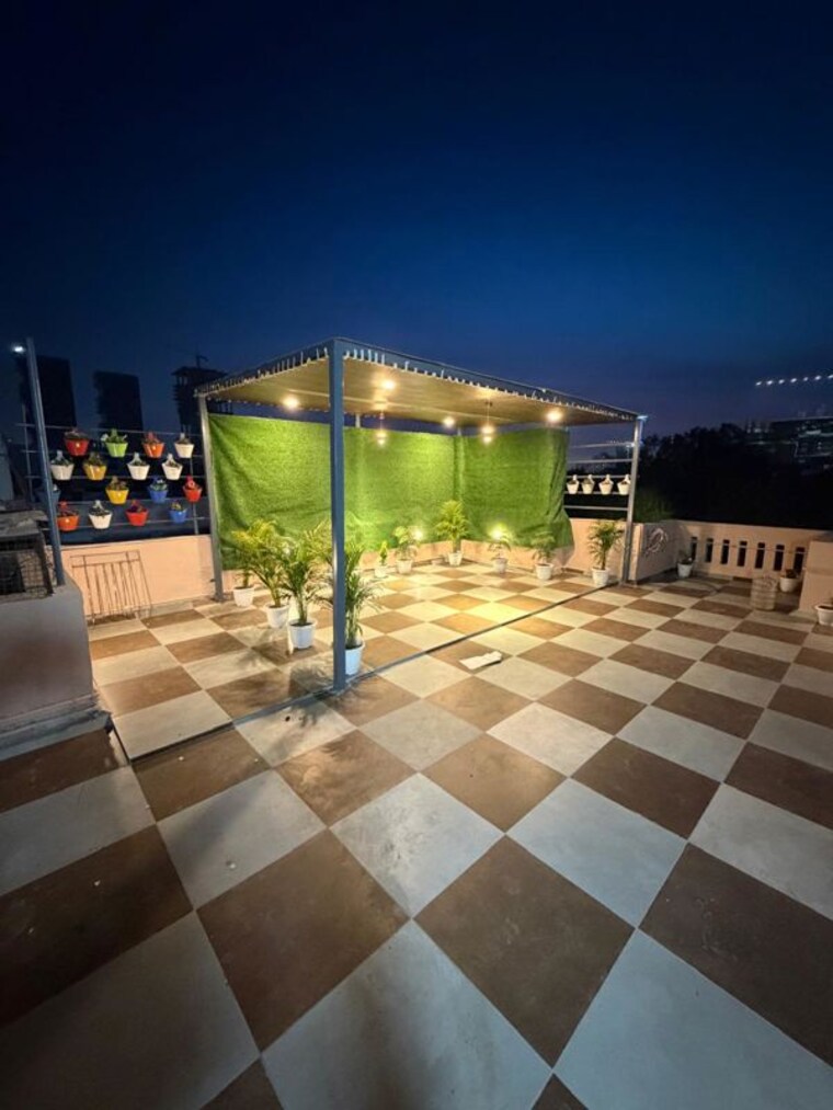 Terrace, sushant lok iii 3 Bedroom 1500 Sq.Ft. Builder Floor In Sushant Lok Iii Gurgaon 10311051