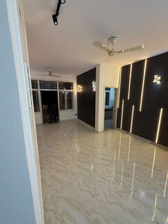 3 BHK Builder Floor For Sale in Sushant Lok III