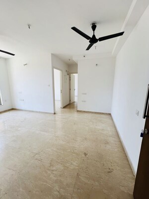 Room in 2 BHK Apartment at Hiranandani Delanna, Ghodbunder Road – for Rent