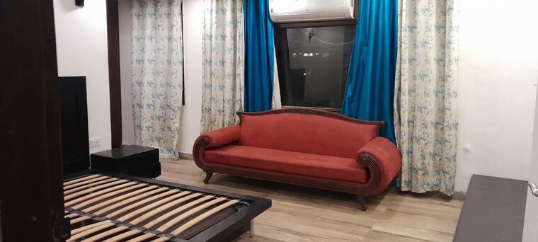 Living Room, new friends colony 2 Bedroom 500 Sq.Yd. Builder Floor In New Friends Colony Delhi 10311057