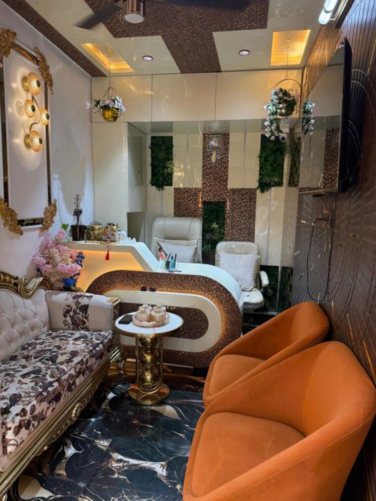 Living Room, new friends colony 2 Bedroom 500 Sq.Yd. Builder Floor In New Friends Colony Delhi 10311057