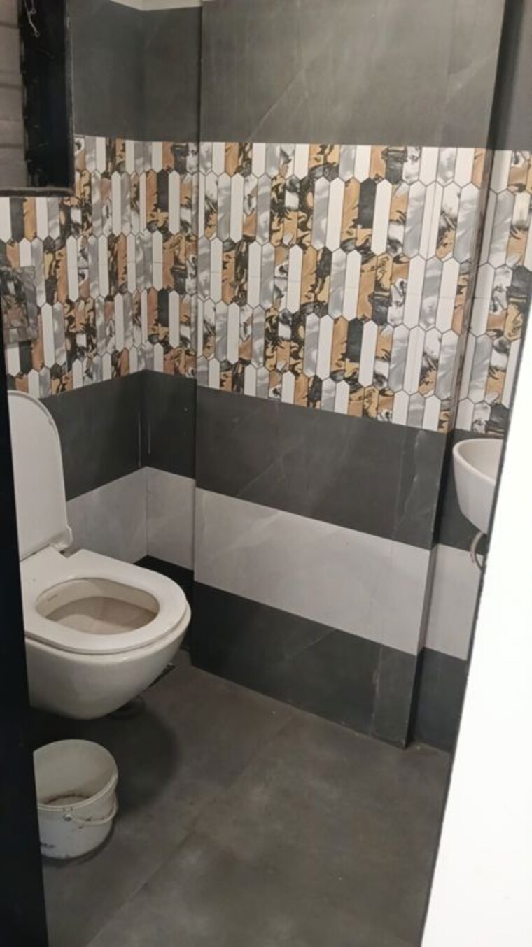Bathroom, kesar-gardens Commercial Shop 250 Sq.Ft. In Kharghar Navi Mumbai 10311070