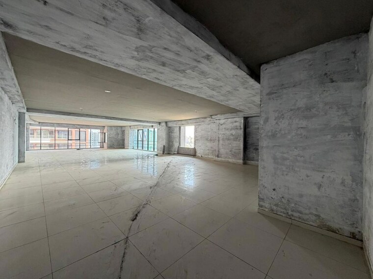 Room, vaishnodevi circle Commercial Office Space 5058 Sq.Ft. In Vaishnodevi Circle Ahmedabad 10311104