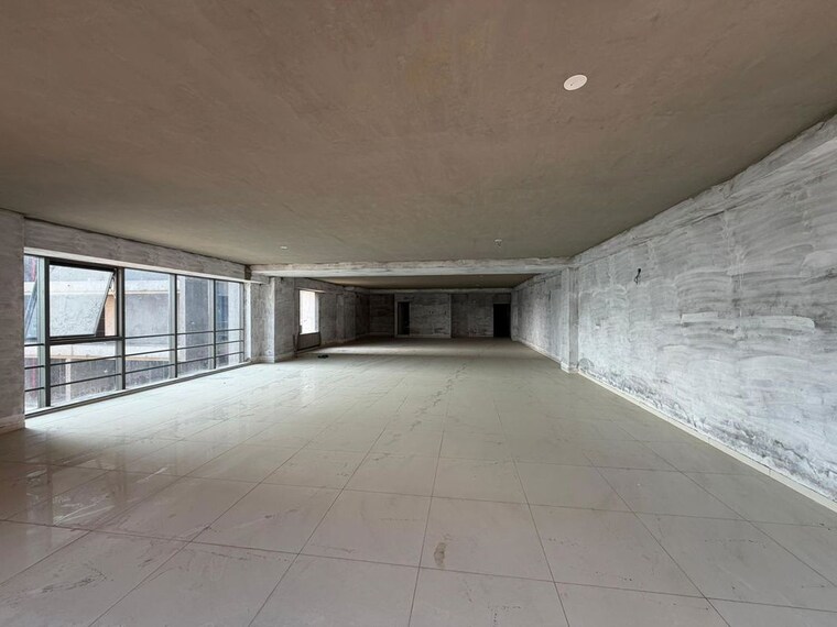 Balcony, vaishnodevi circle Commercial Office Space 5058 Sq.Ft. In Vaishnodevi Circle Ahmedabad 10311104