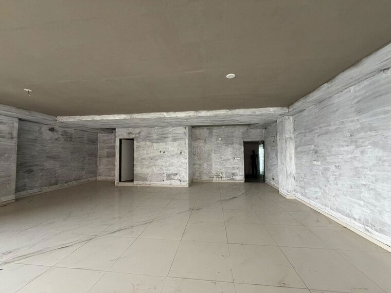 Room, vaishnodevi circle Commercial Office Space 5058 Sq.Ft. In Vaishnodevi Circle Ahmedabad 10311104