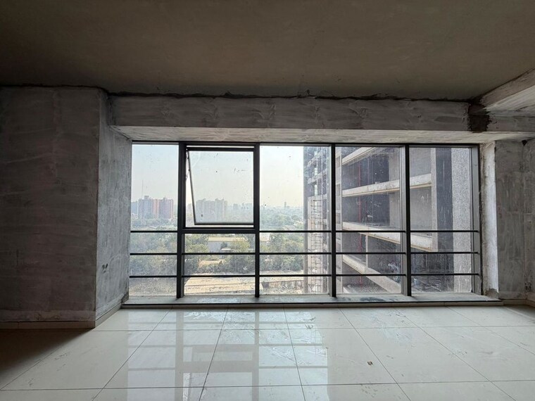 Room, vaishnodevi circle Commercial Office Space 5058 Sq.Ft. In Vaishnodevi Circle Ahmedabad 10311104