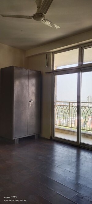 Room in  Apartment at Mahagun My Woods, Sector 16c Greater Noida – for Rent