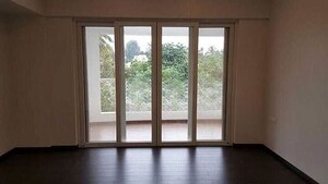 Room in 4 BHK Apartment at Amar Renaissance, Ghorpadi – for Rent