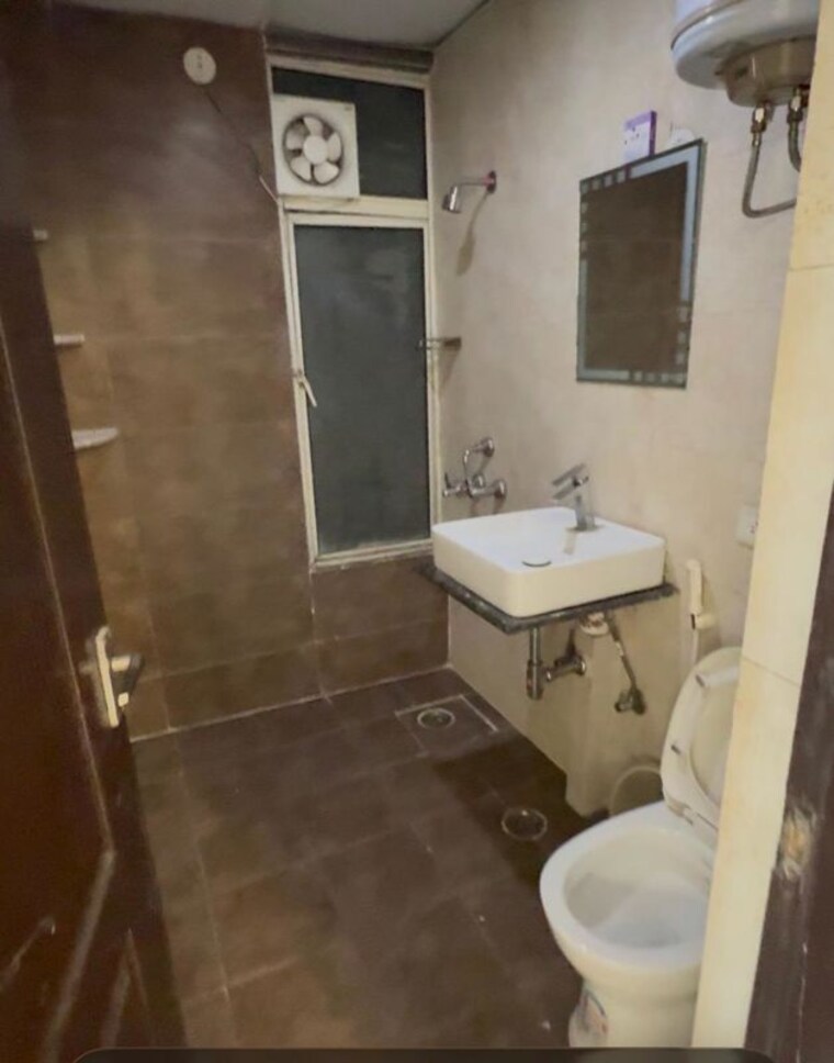 Bathroom, m-r-platinum-321 3 Bedroom 1492 Sq.Ft. Apartment In Raj Nagar Extension Ghaziabad 10311136