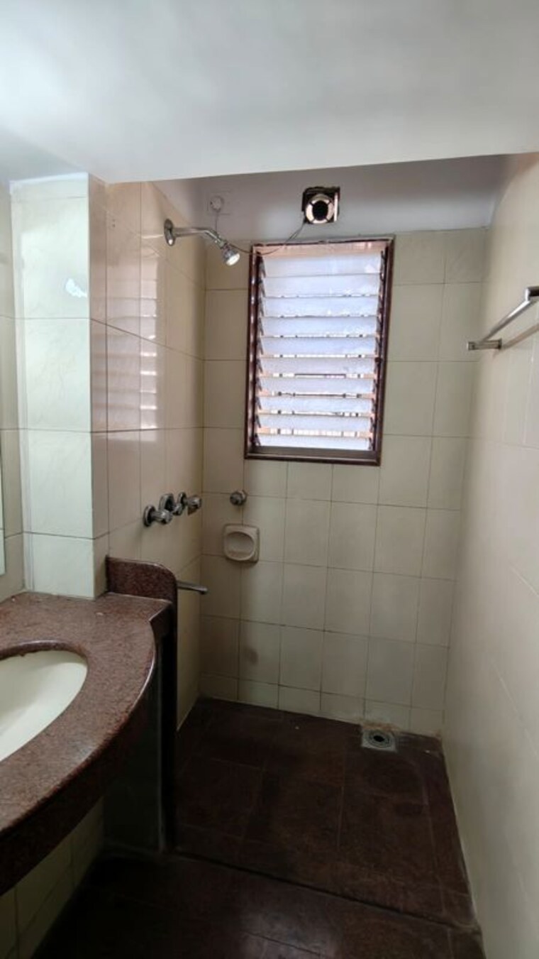 Bathroom, hiranandani-gardens-eternia 2 Bedroom 1050 Sq.Ft. Apartment In Powai Mumbai 10311142