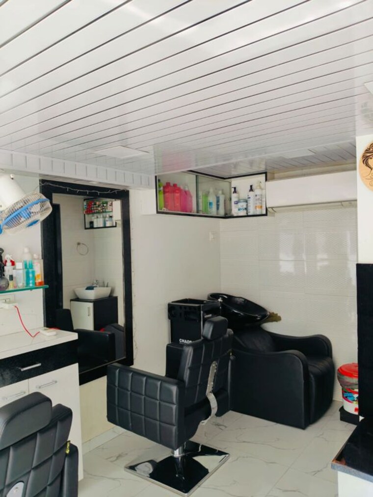 Team Area, kesar-gardens Commercial Shop 250 Sq.Ft. In Kharghar Navi Mumbai 10311122