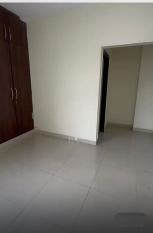 Room in 3.5 BHK Apartment at M R Platinum 321, Raj Nagar Extension – for Rent